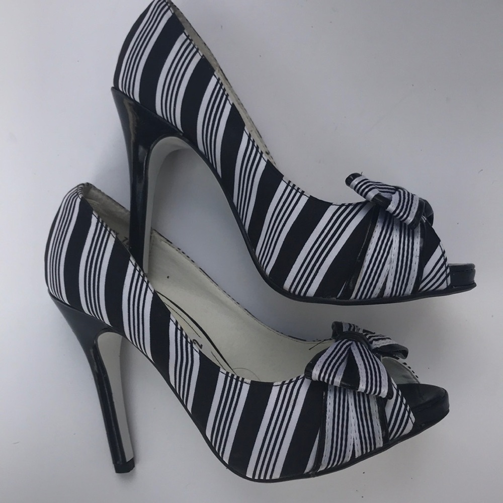 Anne Mitchell’s Peep Toe Pumps size 7.5 Blk&Wht